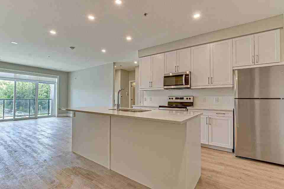 Coronation Dr. 1020 - Photo 2 of 19