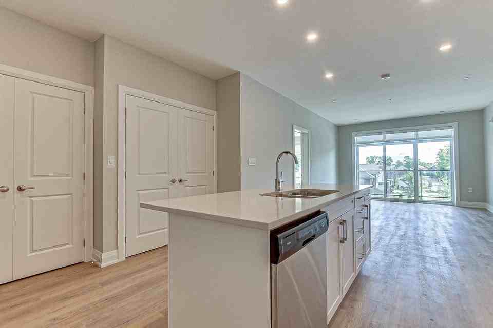 Coronation Dr. 1020 - Photo 4 of 19