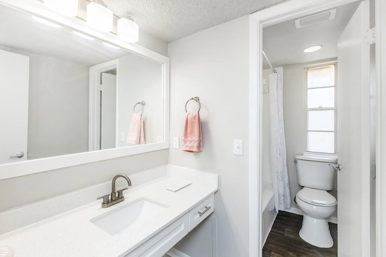 The Easton Apartments - Photo 6 of 66