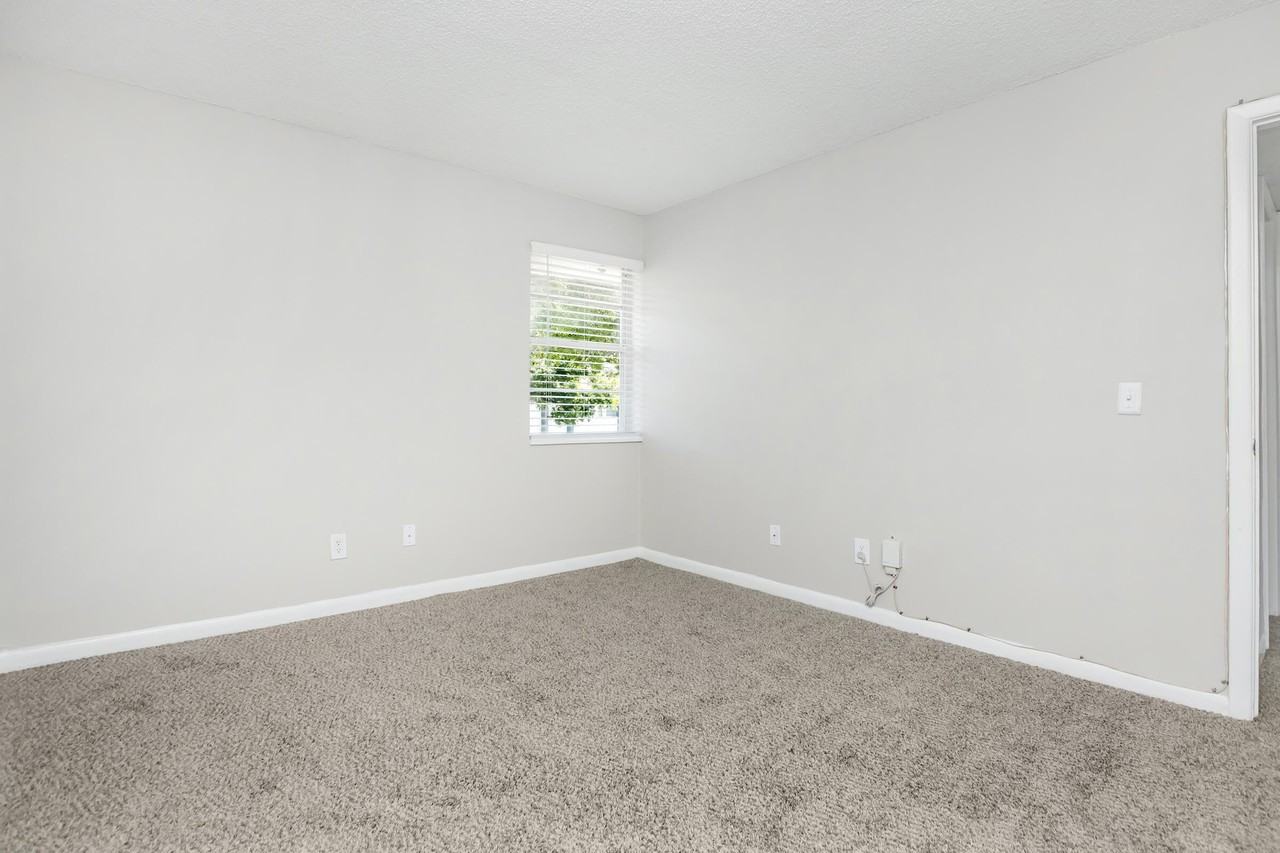 The Easton Apartments - Photo 4 of 66