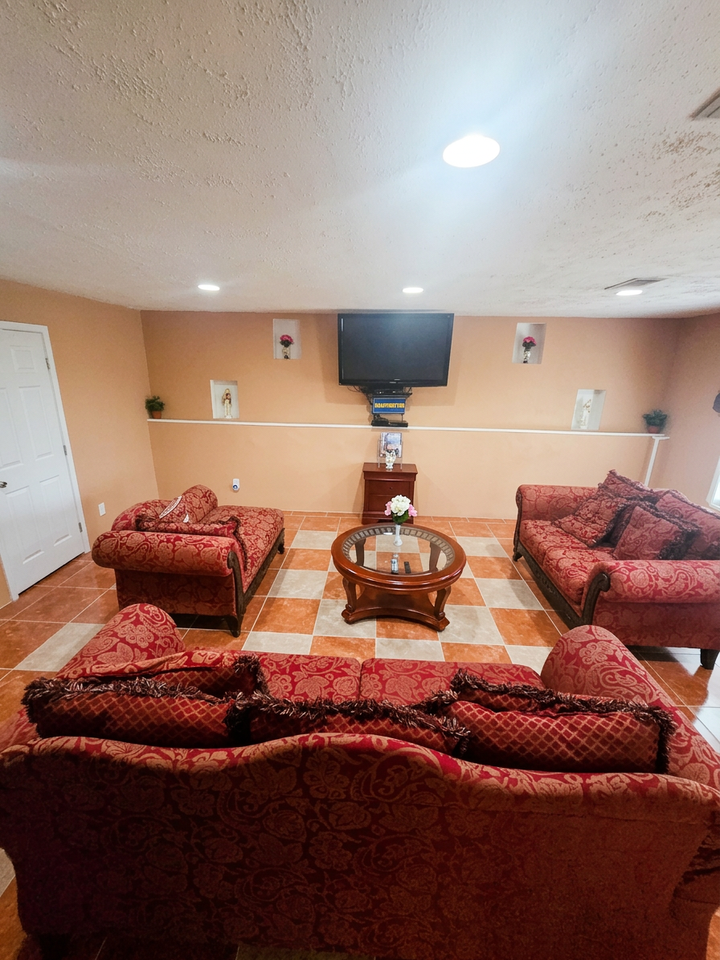 311 Spring Crossing - Photo 3 of 12