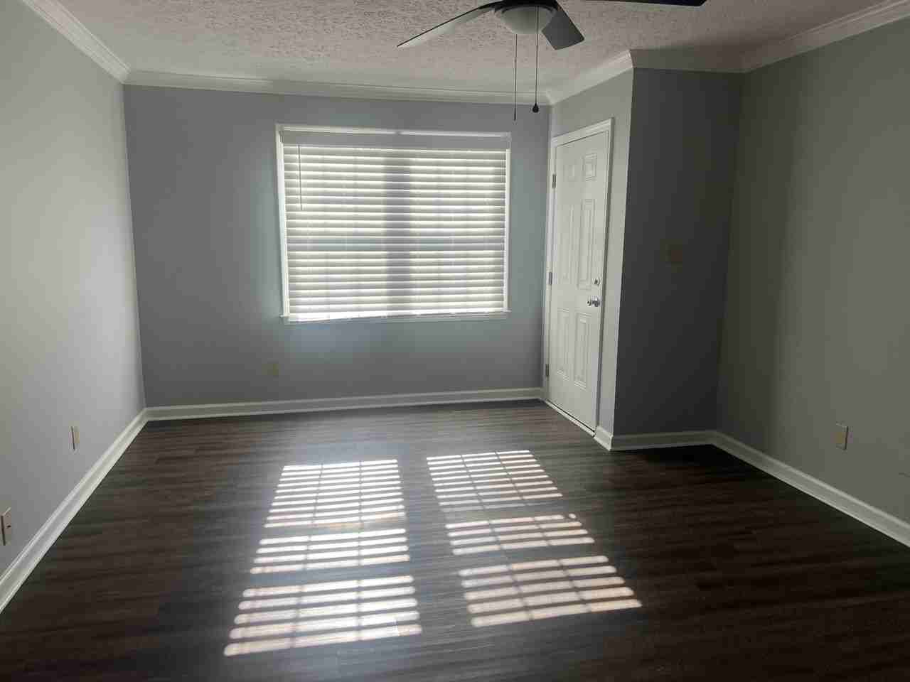 604 Leander St #B - Photo 3 of 8