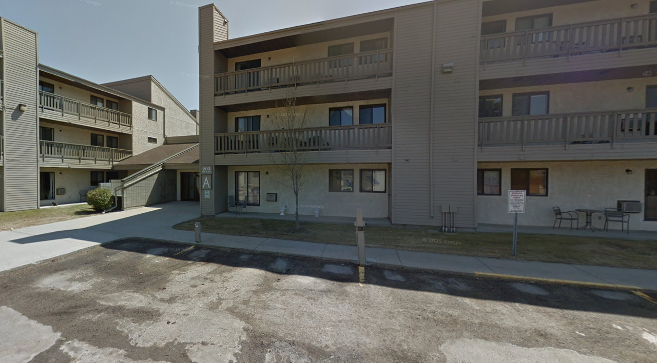 2 Bedroom | 1 Bathroom | 101 - Photo 2 of 13