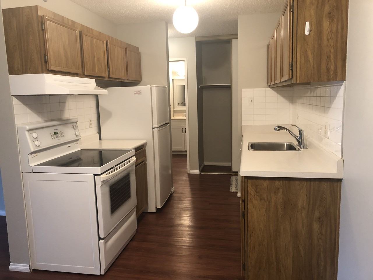 2 Bedroom | 1 Bathroom | 101 - Photo 3 of 13