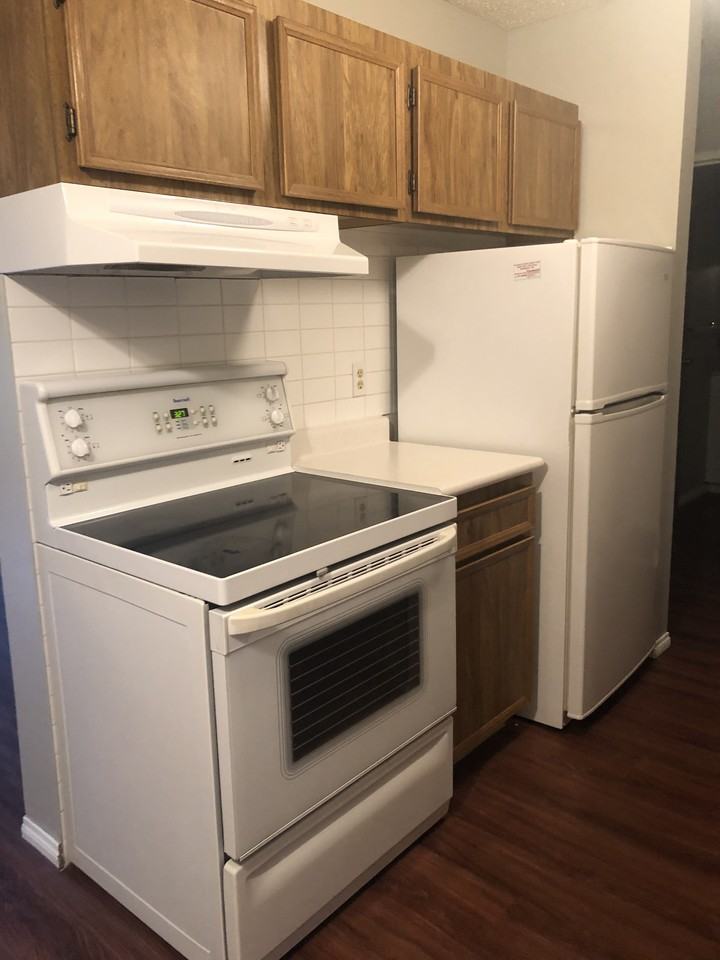 2 Bedroom | 1 Bathroom | 101 - Photo 4 of 13