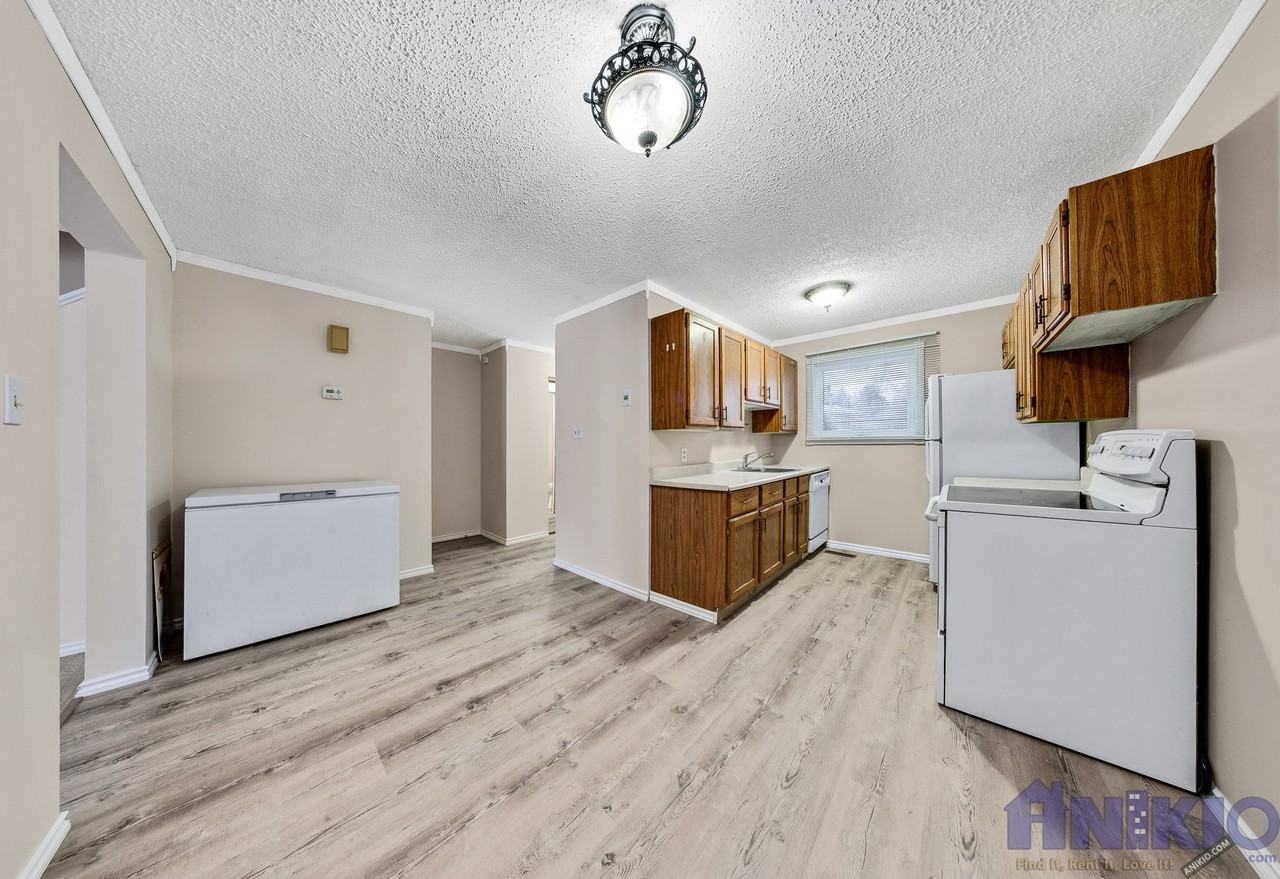 3 Bedroom | 1.5 Bathroom | 1104 - Photo 2 of 16