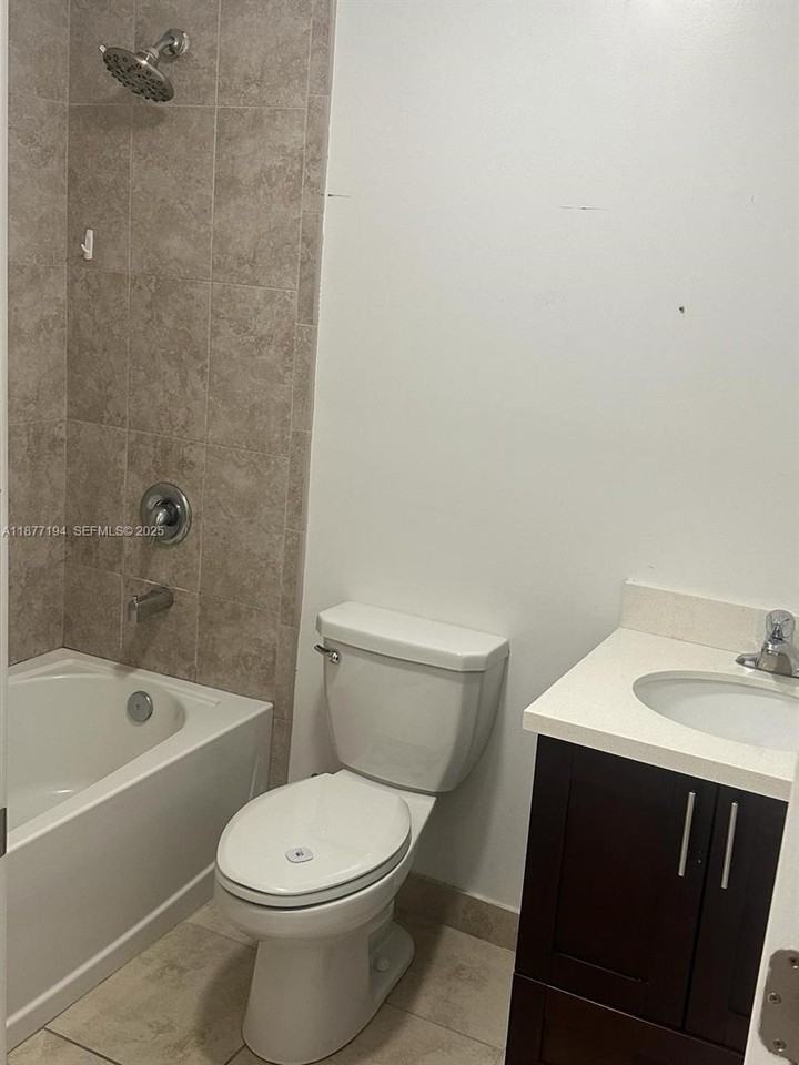 18889 Northwest 35th Avenue - Photo 3 of 6