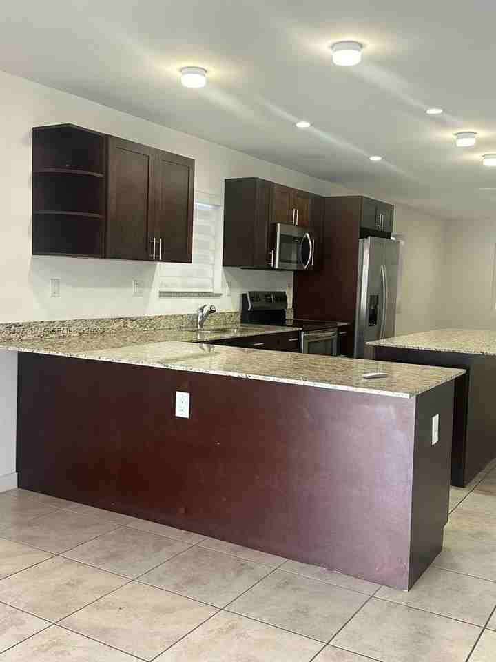 18889 Northwest 35th Avenue - Photo 4 of 6