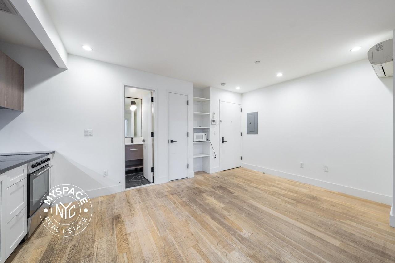 830 Saint Johns Pl #3B - Photo 4 of 12