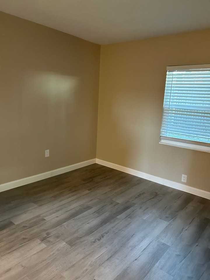 DSP 345 N Dewey - Photo 4 of 23