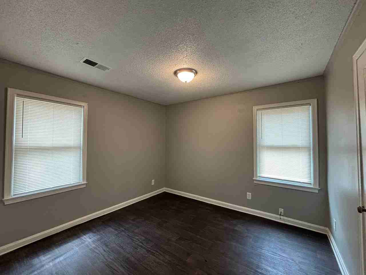 3723 Wilshire Rd - Photo 3 of 9