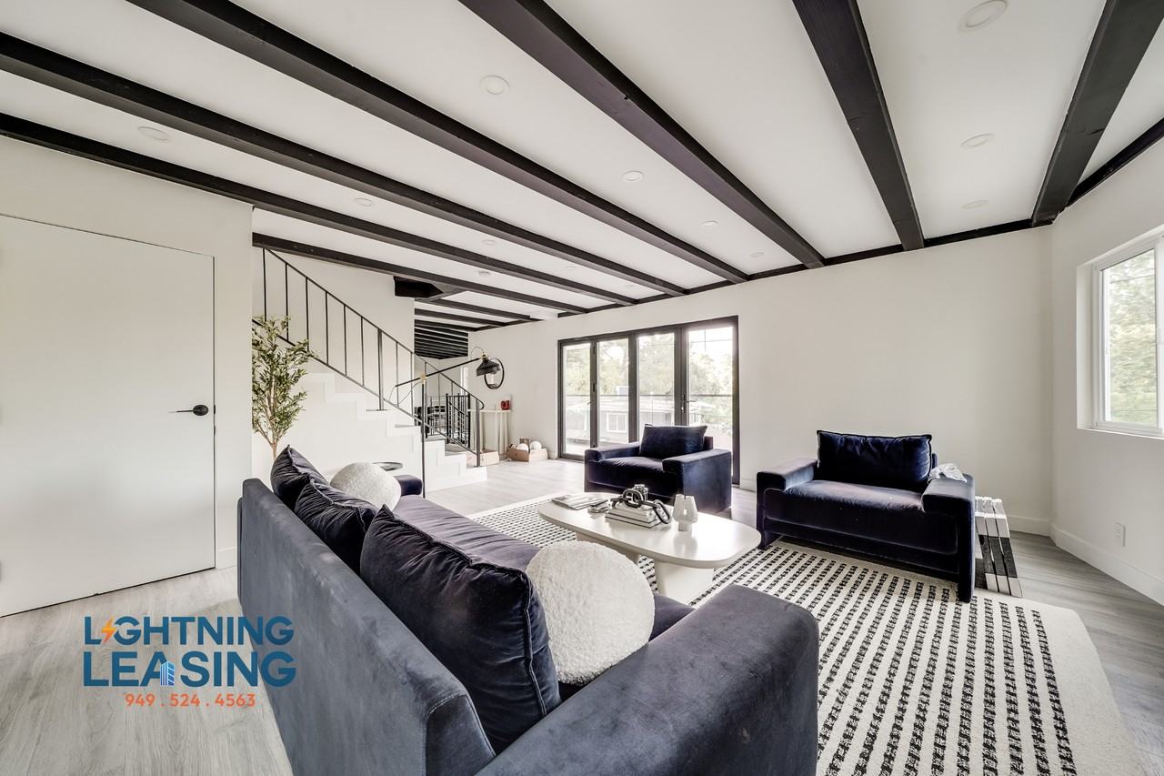 6900 Treasure Trl - Photo 3 of 39