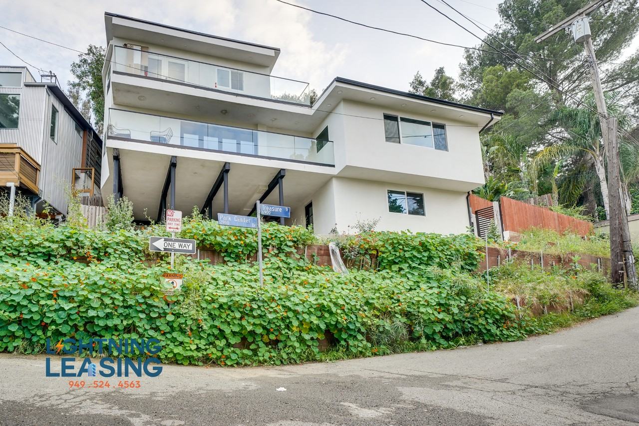 6900 Treasure Trl - Photo 4 of 39