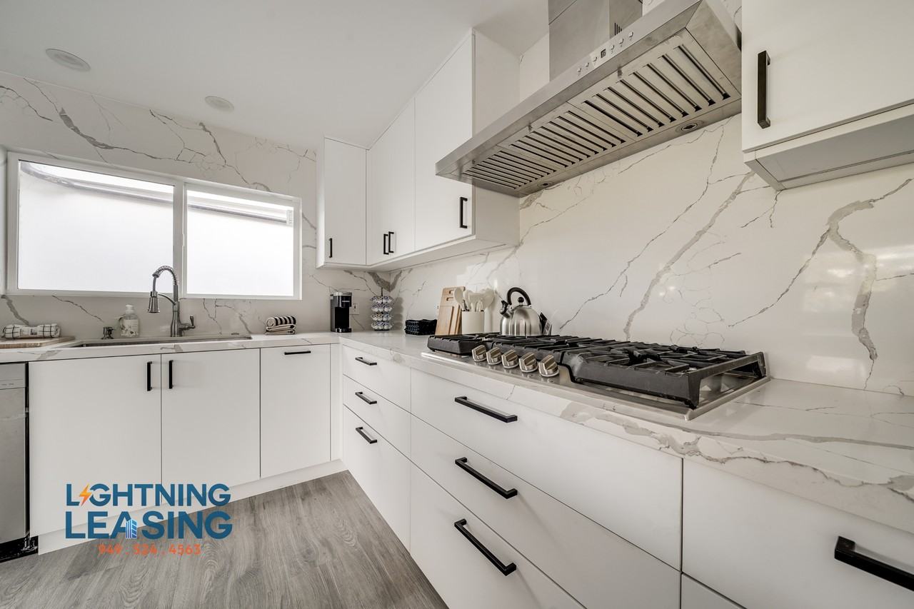 6900 Treasure Trl - Photo 5 of 39