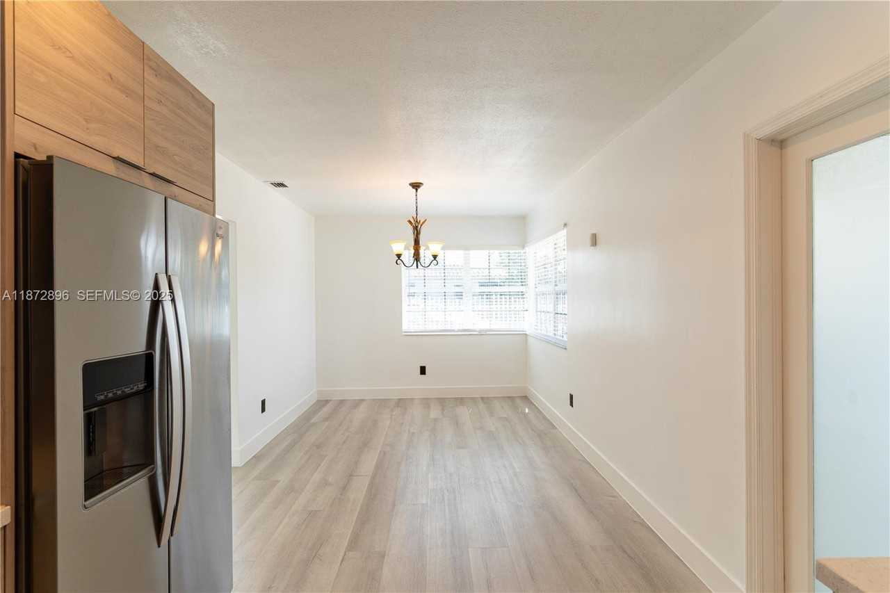 431 Northwest 47th Street - Photo 7 of 15