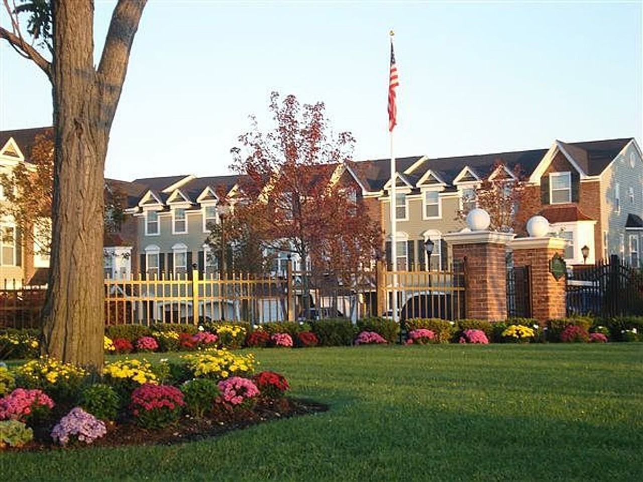Greenview Square - Photo 4 of 6