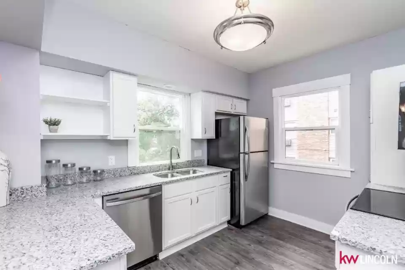 1341 F St - Photo 2 of 18