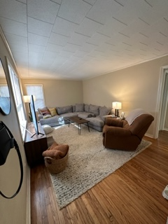 125 E 35th Pl - Photo 3 of 16