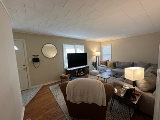 125 E 35th Pl - Photo 4 of 16