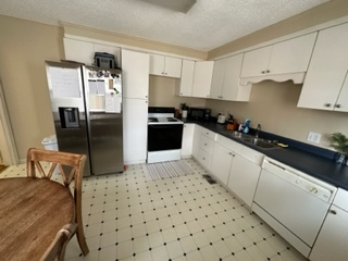 125 E 35th Pl - Photo 5 of 16