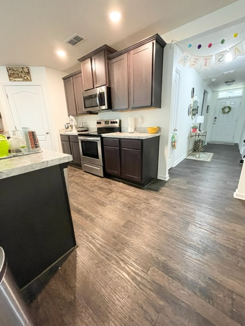 253 Cody St - Photo 5 of 19