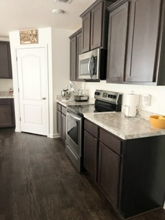 253 Cody St - Photo 6 of 19