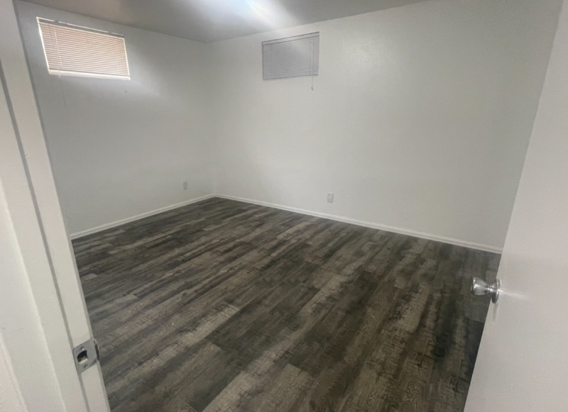 10421 Pennsylvania St - Photo 5 of 9