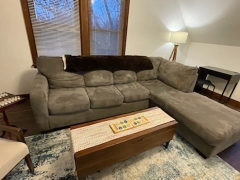 25 Delos St W #B - Photo 2 of 22