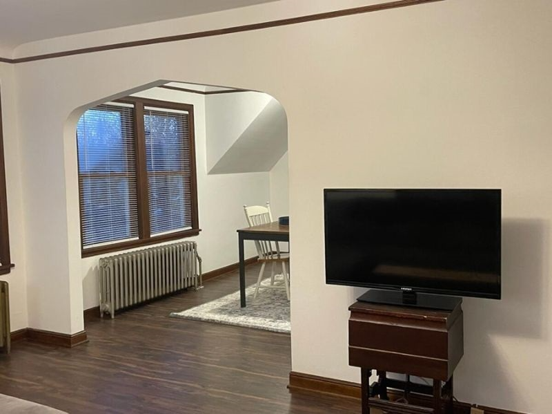 25 Delos St W #B - Photo 6 of 22