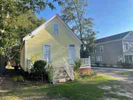 featured image of 162 Johnson St