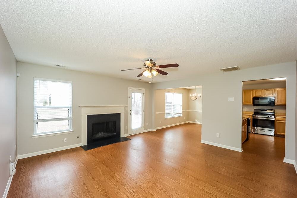 346 Haverhill Ln - Photo 4 of 17