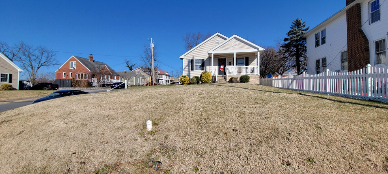 438 W Market St - Photo 3 of 38