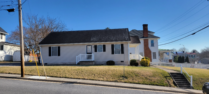 438 W Market St - Photo 6 of 38