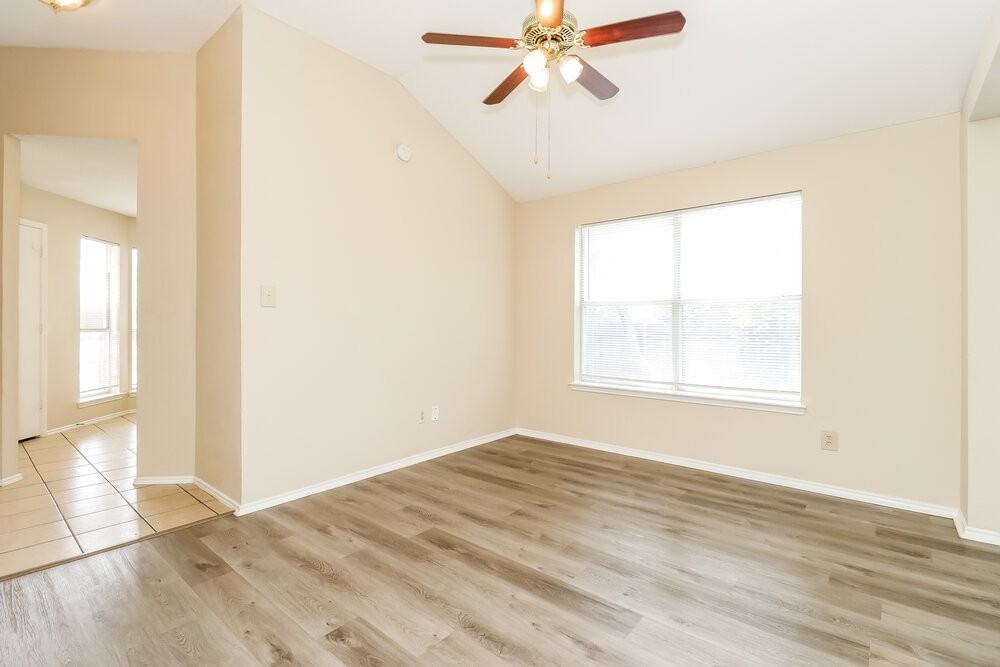 4001 Periwinkle Dr - Photo 5 of 16