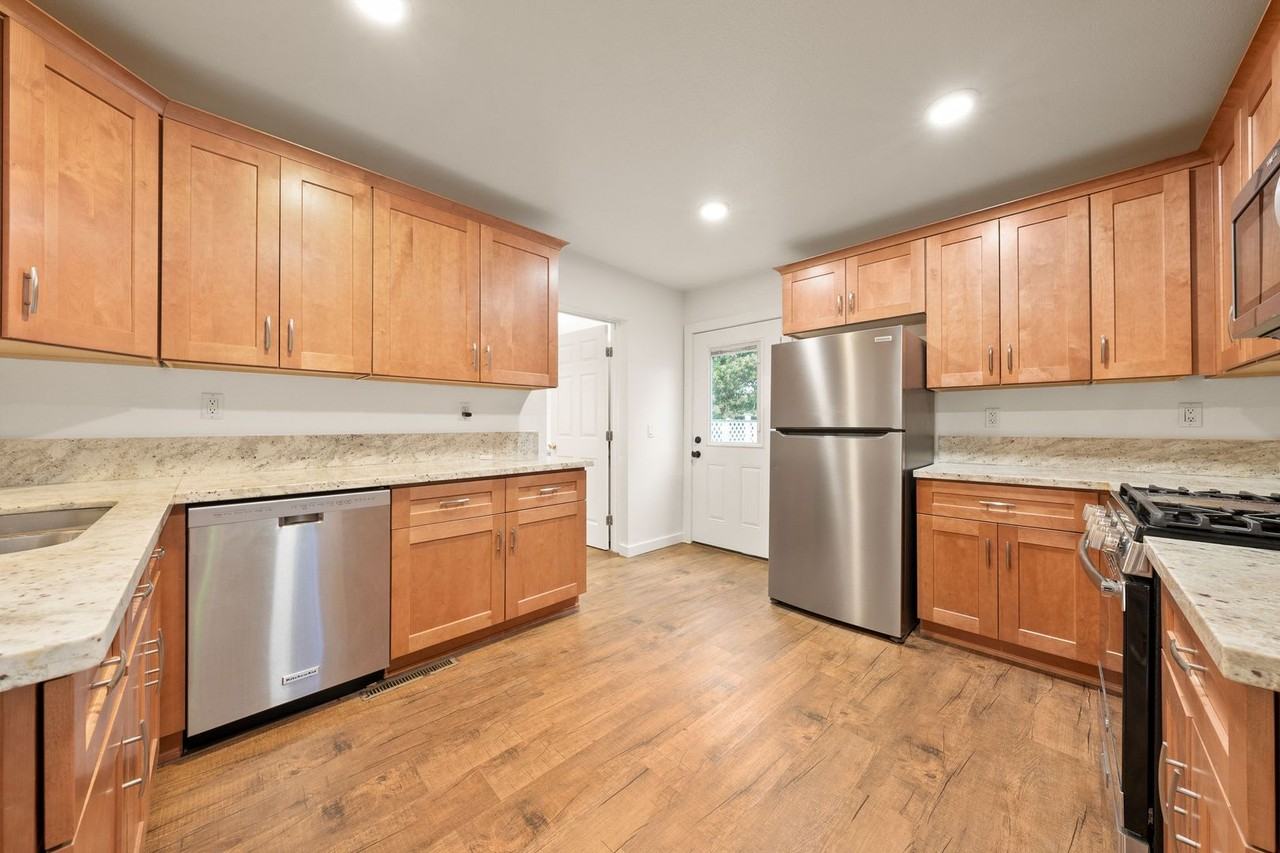 7255 Quarry Ln - Photo 2 of 13