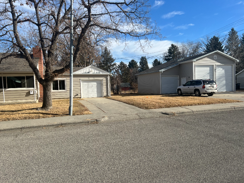 1235 10th St W - Photo 2 of 12