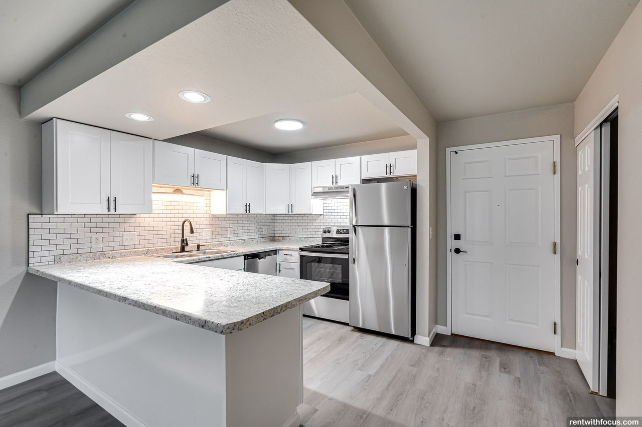 Nova Suites - Photo 2 of 20
