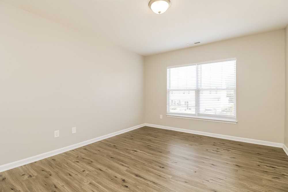 1650 Southcross St - Photo 6 of 17