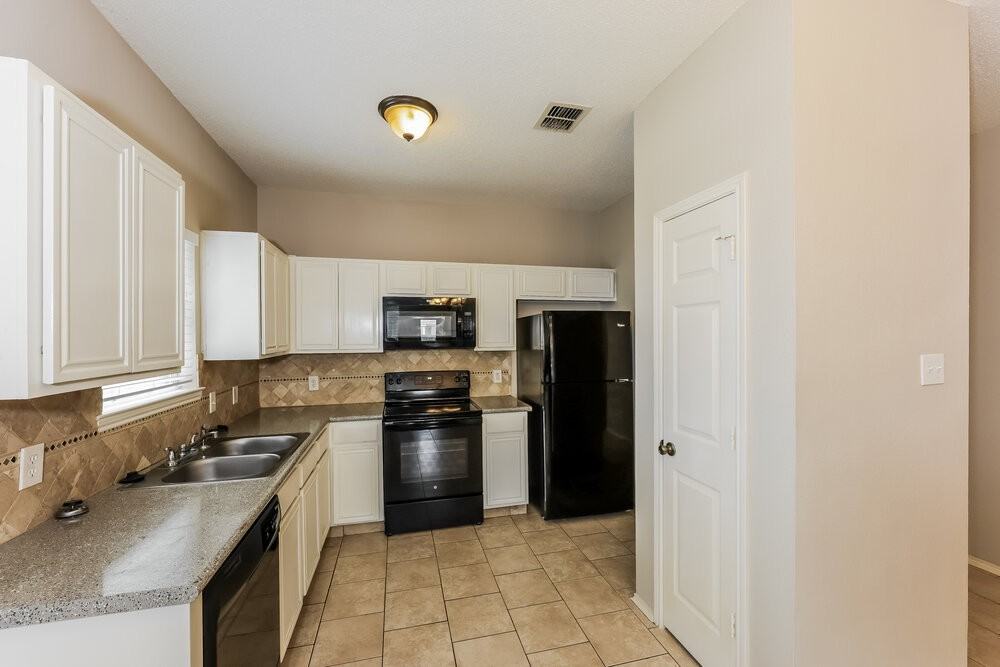 1101 Trinity Trl - Photo 7 of 16