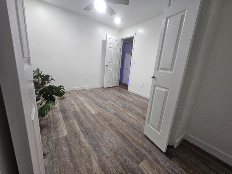 1555 Es - Photo 2 of 7