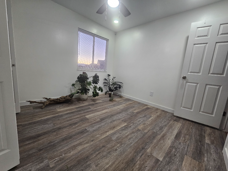 1555 Es - Photo 3 of 7