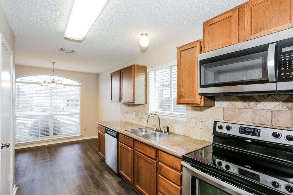 7320 Laurelhill Ct S - Photo 7 of 16