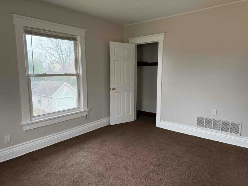 505 6th St Ne - Photo 6 of 20