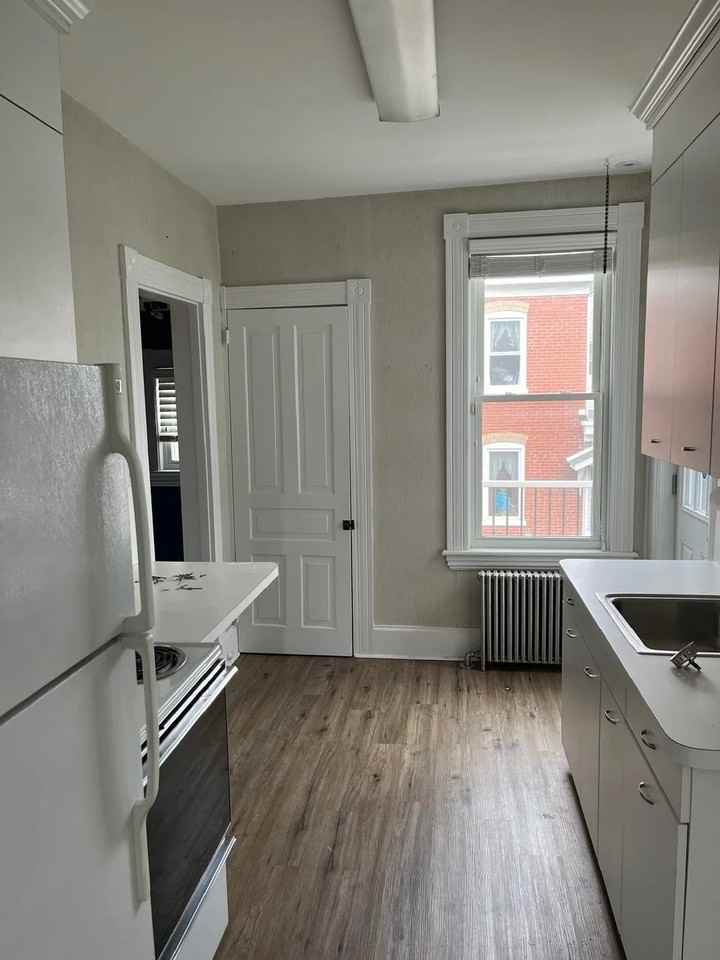 32 N Broad St - Photo 5 of 19