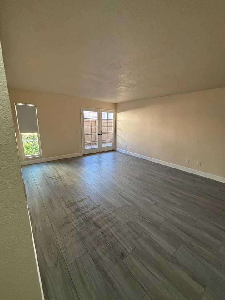 1727 Melrose Ave #35 - Photo 3 of 15