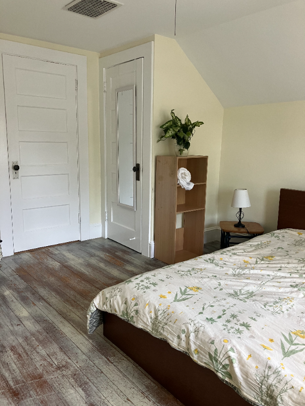 55 Quaker Ln N - Photo 5 of 8