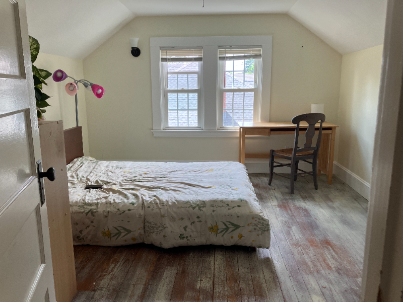 55 Quaker Ln N - Photo 6 of 8