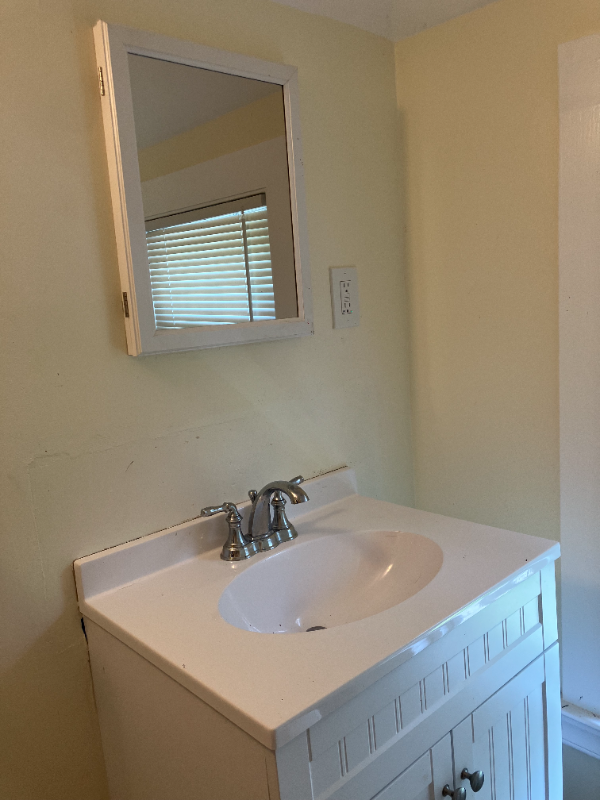 55 Quaker Ln N - Photo 7 of 8