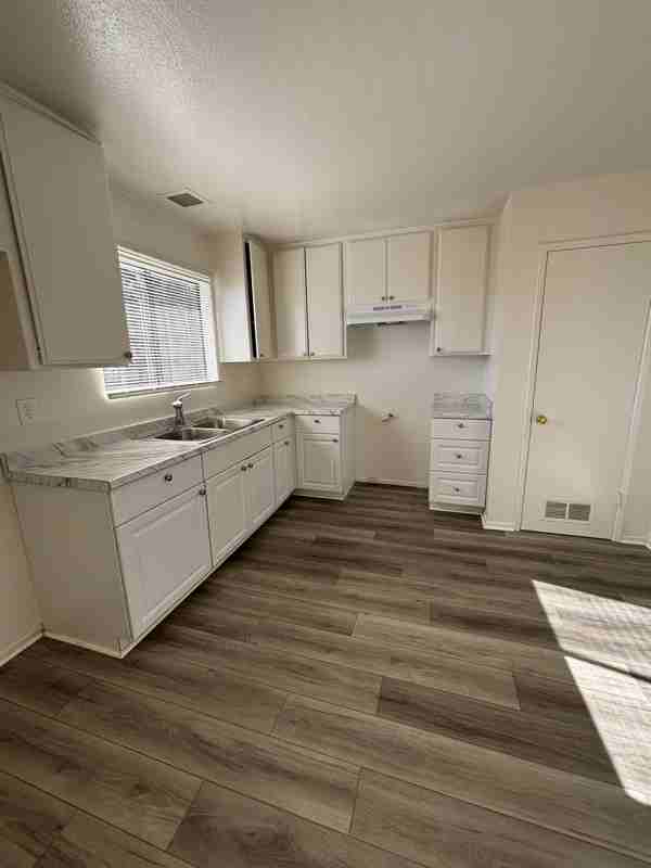 1134 E Avenue Q - Photo 2 of 8