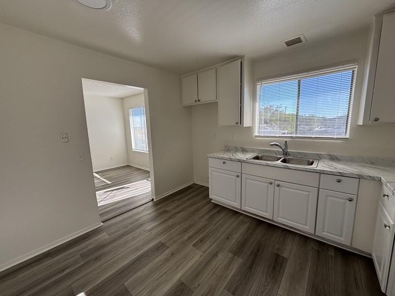 1134 E Avenue Q - Photo 3 of 8